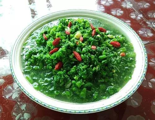 菜農(nóng)種植無需噴農(nóng)藥的蔬菜，不僅栽培簡單、而且效益高